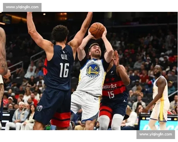 勇士大战太阳激战正酣 德雷蒙德格林复出助力勇士力争胜利 勇士大战太阳激战正酣 德雷蒙德格林复出助力勇士力争胜利